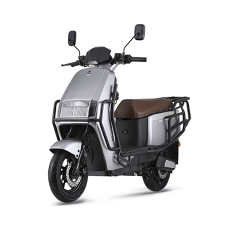 Kaplumbağa Model Elektrikli Scooter, yüksek hızlarda veya keskin dönüşlerde stabilite açısından nasıl davranıyor?