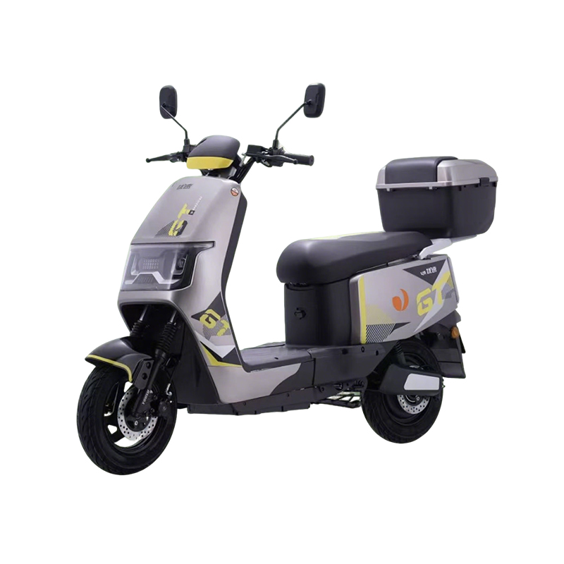 Çok Yönlü Motosikletin süspansiyon sistemi, özel dual-sport motosikletlerle karşılaştırıldığında hem şehir içi yollarda hem de arazi arazisinde nasıl performans gösteriyor?